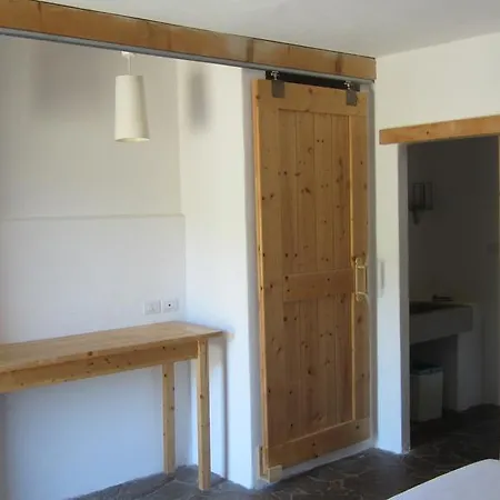 Genna E Corte Làconi